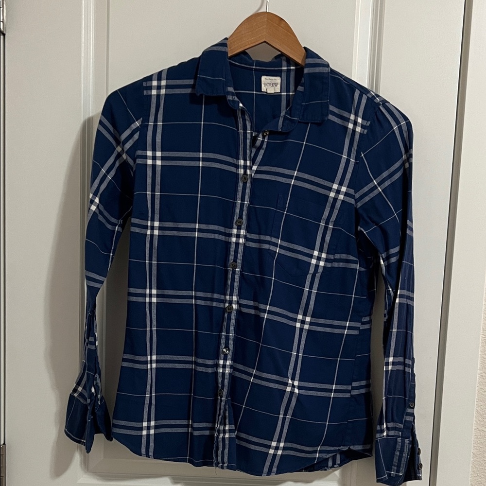 💙🤍💙J. Crew Navy and White Checkered Button Down Shirt